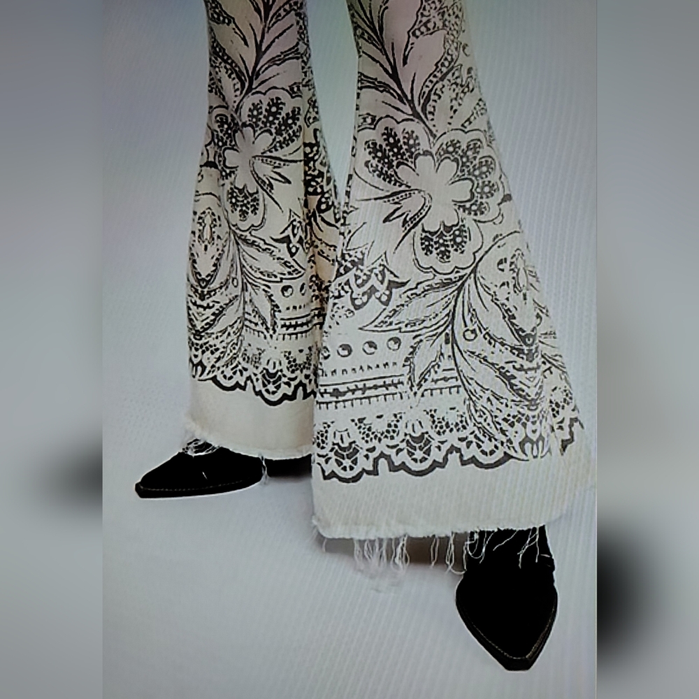 NWT Free People Printed Ecru Denim Super Flare Bell-Bottom Jeans Women's Sz 26. - Picture 2 of 10